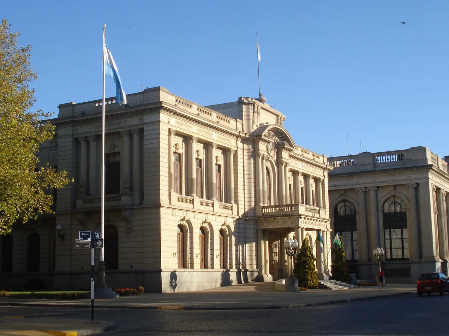 El 4 de abril será día no laborable.