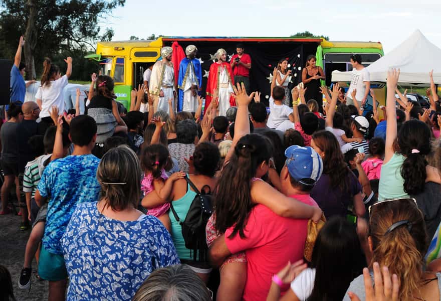 Los niños pasaron otra tarde a pura diversión y con un montón de regalos junto a los Reyes