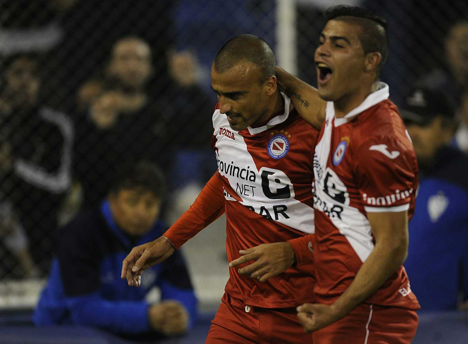 Vélez no supo quebrar a Argentinos, que se llevó el triunfo en Liniers