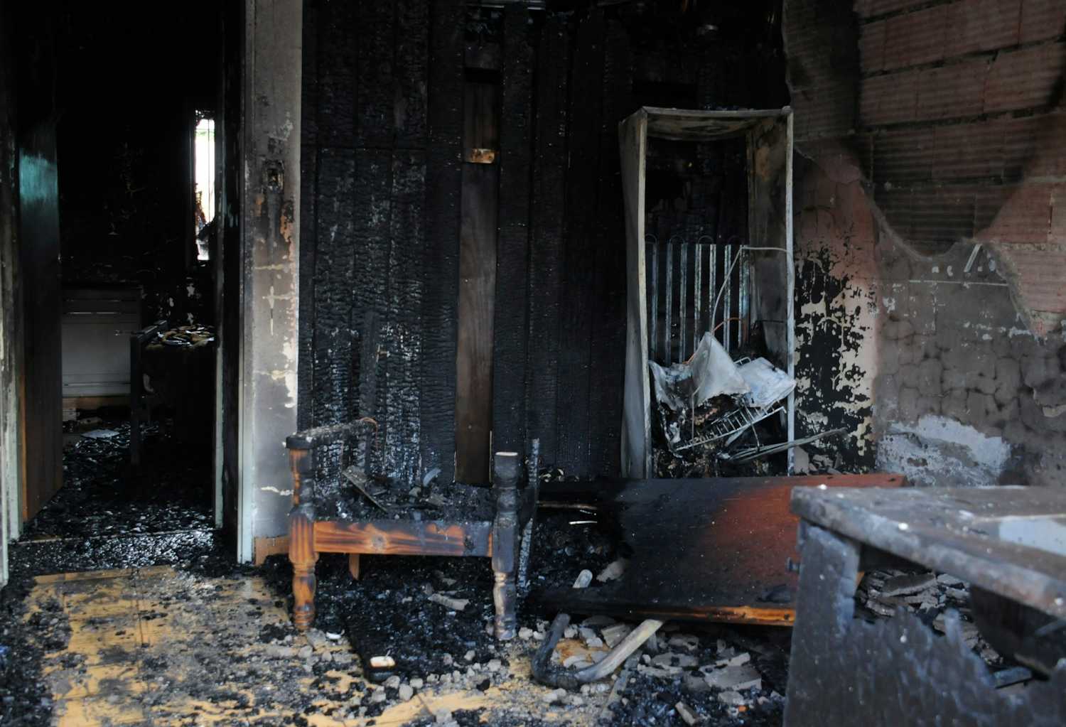 Un incendio destruyó la totalidad de un departamento