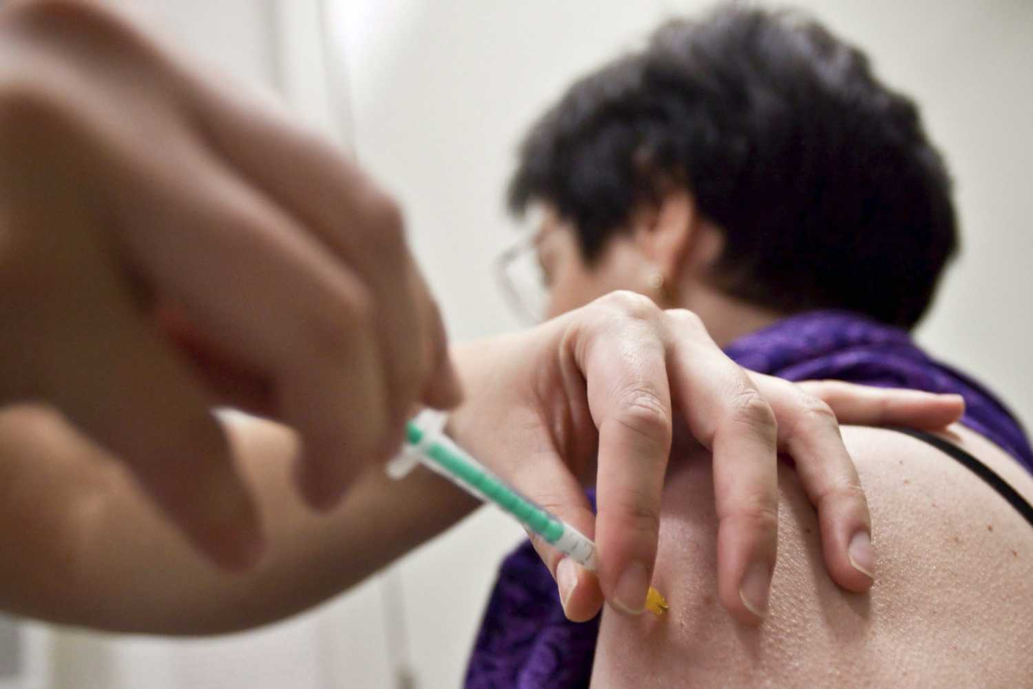 Por el aumento de casos de influenza se adelanta la campaña de vacunación antigripal en Argentina