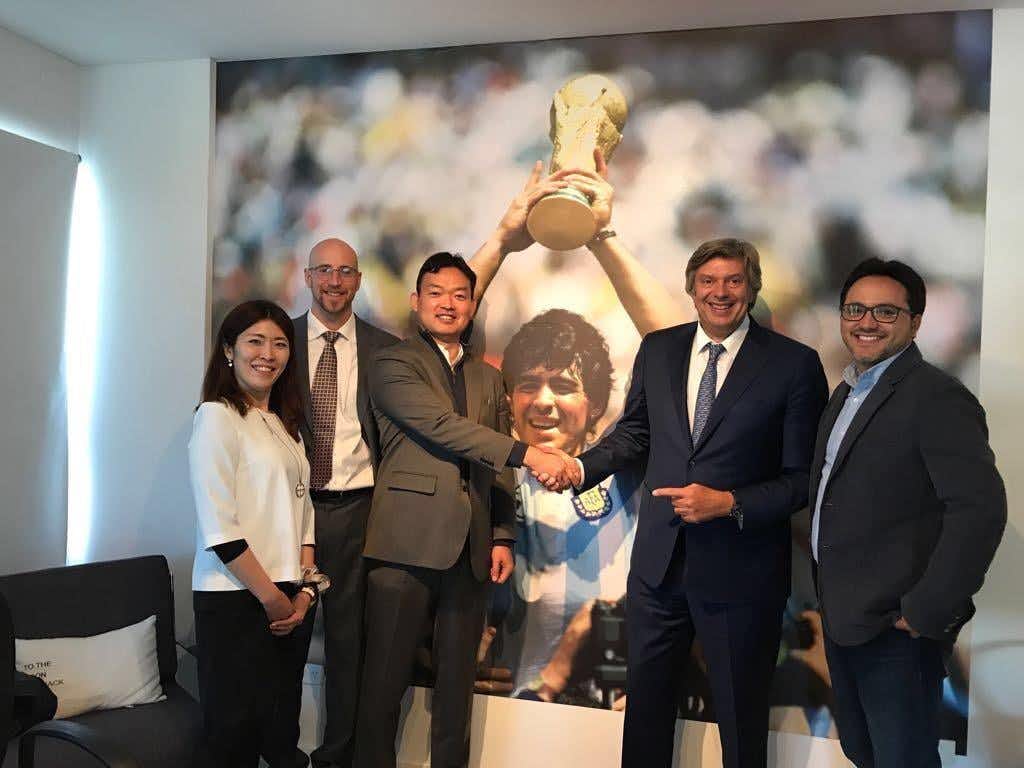 Diego Maradona le donará a  Tandil una cancha de fútbol y  mejorará la del club Azucena