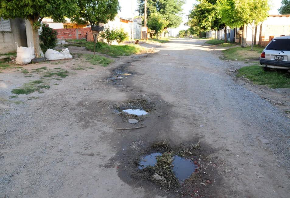 La falta de agua agobia a los vecinos de La Movediza  y ya están cansados del abandono del Municipio